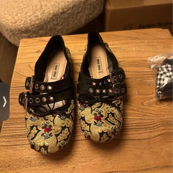 Miu MIu - Picture 2 of 4